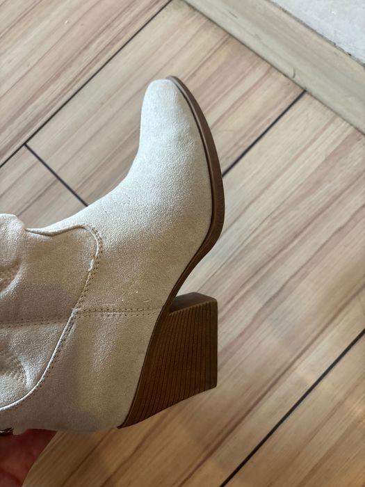 Каубойски нови ботуши