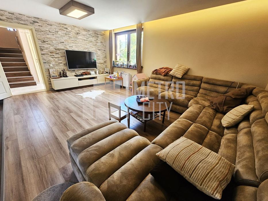 Продава се Къща в с. Кокаляне, Област София-град - 234 кв.м за 2757 €/кв.м - Снимка #1