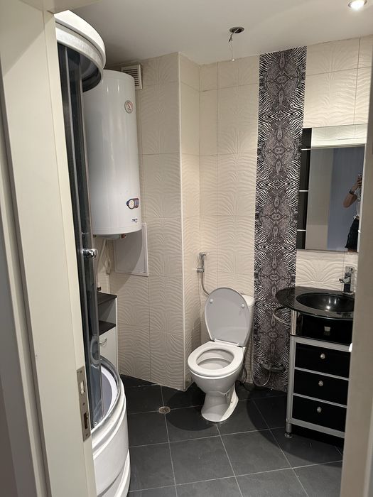 Дава се под наем Тристаен апартамент в Пловдив, Въстанически - 80 кв.м за 408 € - Снимка #3