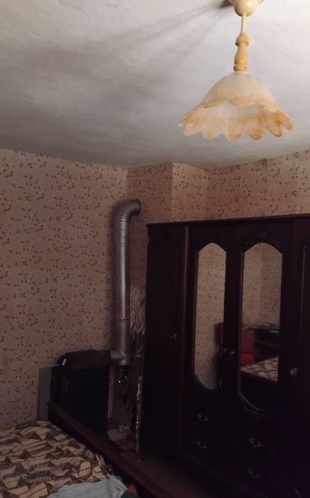 Продава къща в с.Еремия обл.Кюстендил