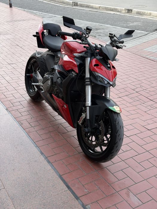 Ducati streetfighter v2