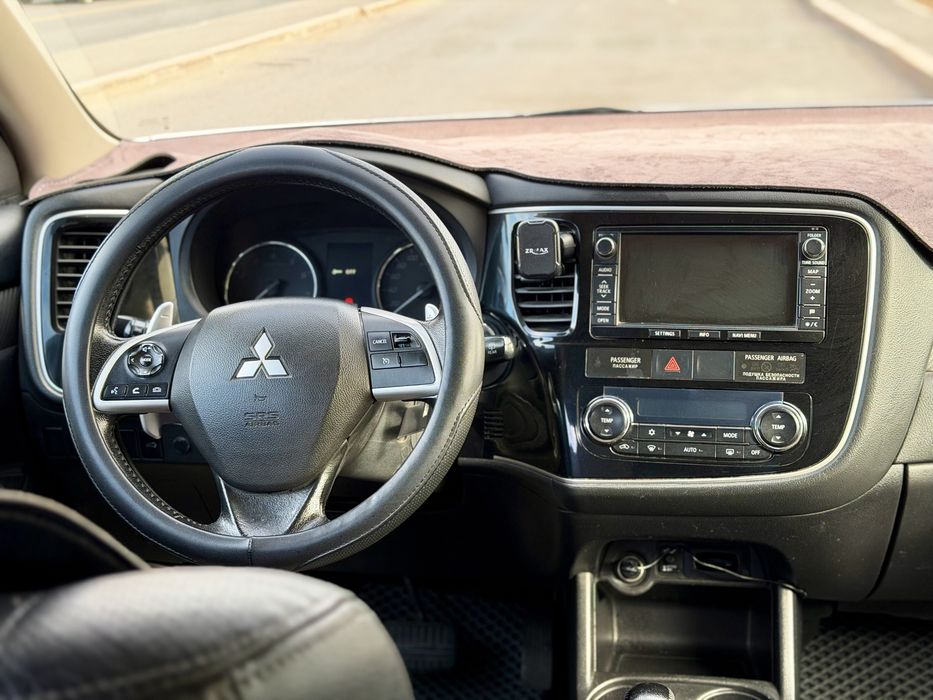 Mitsubishi outlander 2014 гв