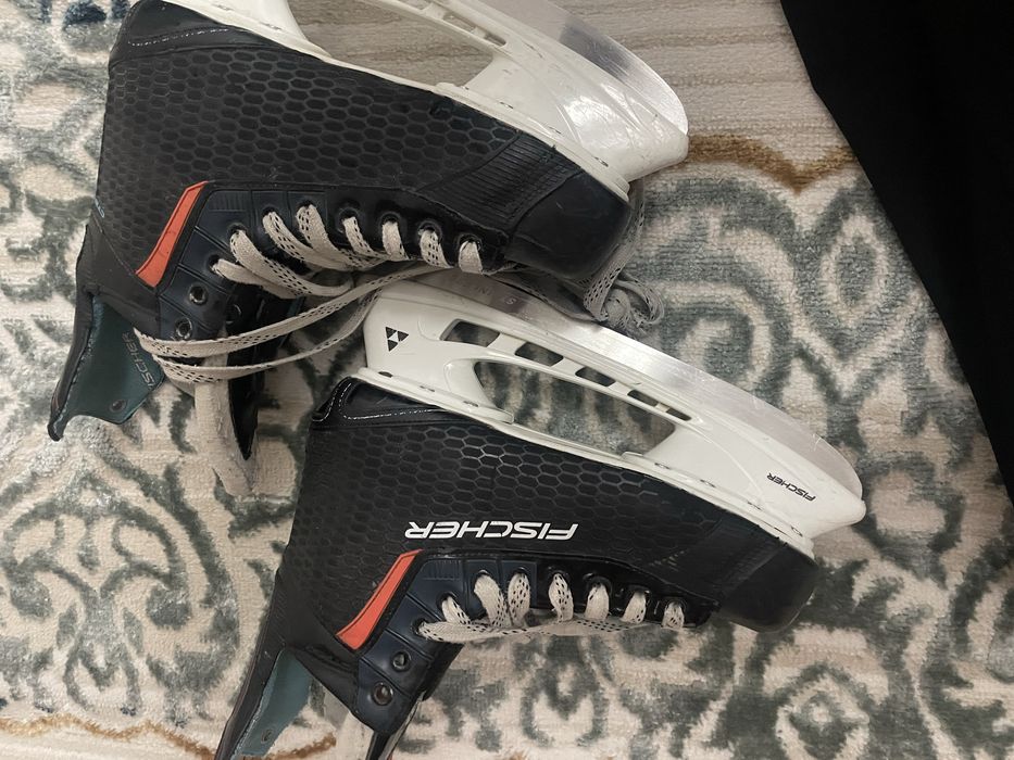 Коньки хоккейный