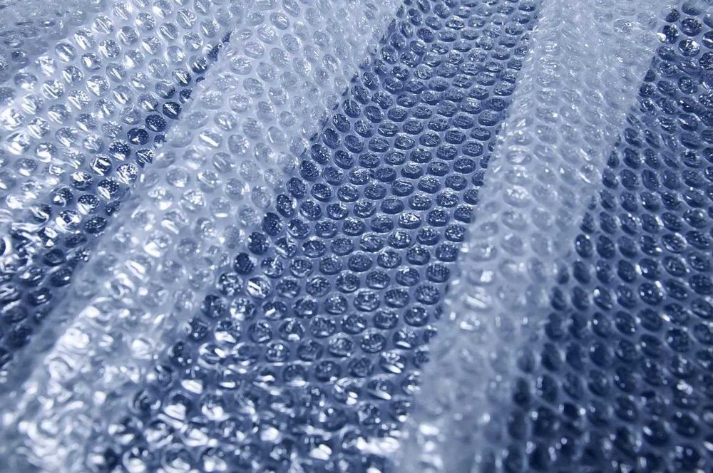 Воздушно-пузырьковая пленка 2х слойная. Воздушно-пузырчатая пленка 2-10-75 0,5м*100м. Упаковочный полиэтилен с пупырышками. Воздушно-пузырчатая пленка 2-х слойная. Пупырчатый полиэтилен.