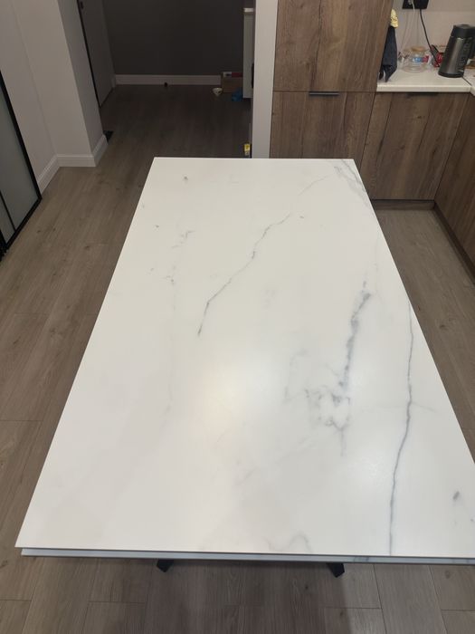 Обеденный стол из керамогранита