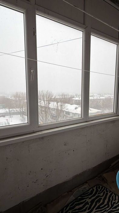 продается 2 комн кв р-н Строитель