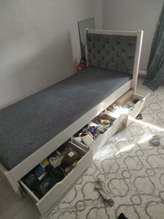 Кровать с матрасом