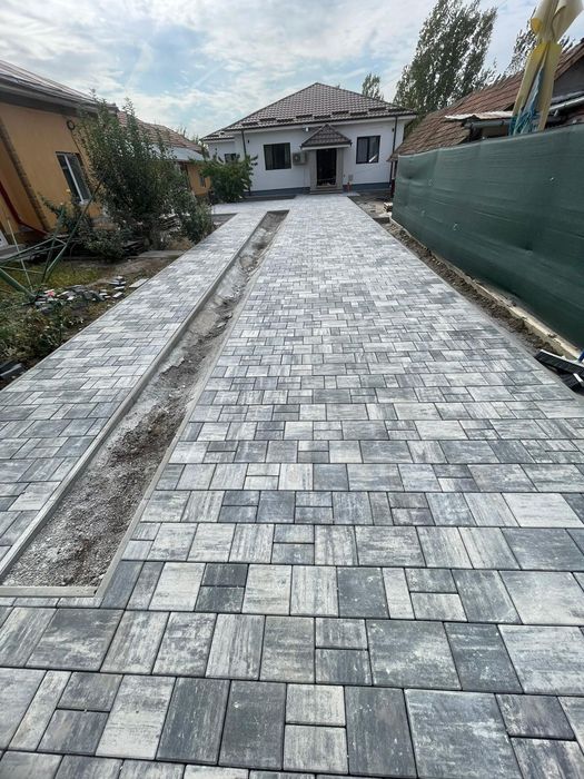 Montaj pavele ,borduri și gazon
