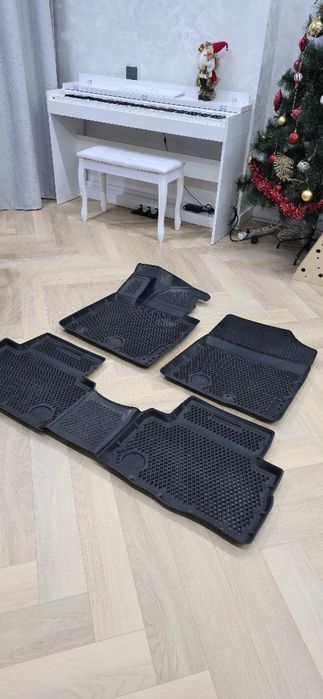 Продам резиновые автоковрики