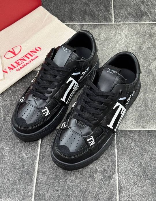 Adidasi barbati Valentino