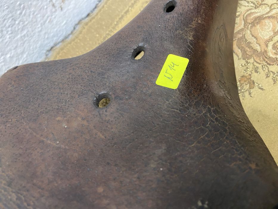 Ретро седалка от велосипед от естествена кожа