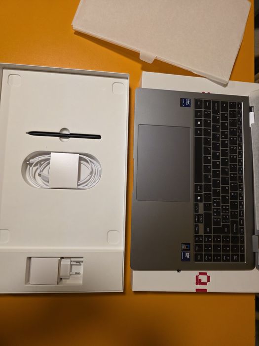 Samsung Book5 Pro 360 Ultra 7, 16GB RAM ,512GB 16" touch Spen open box