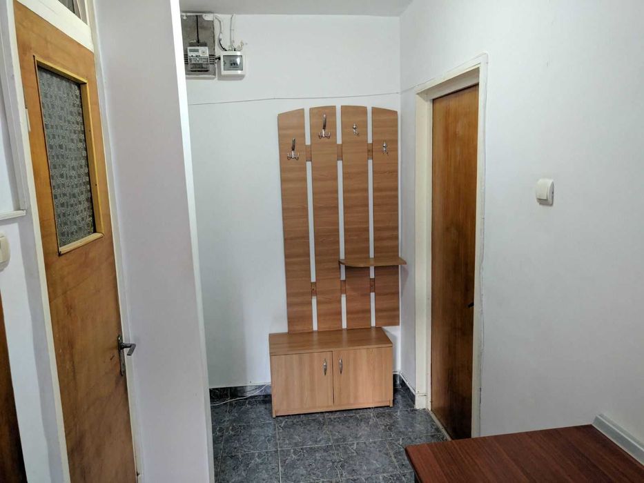 Particular inchiriez garsoniera zona Gorjului,et. 1/4, utilata complet