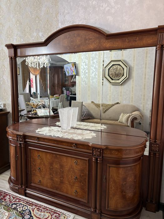 Продается комод с зеркалом