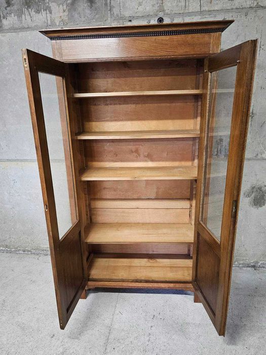 Уникална витрина,библиотека в стил Сецесион