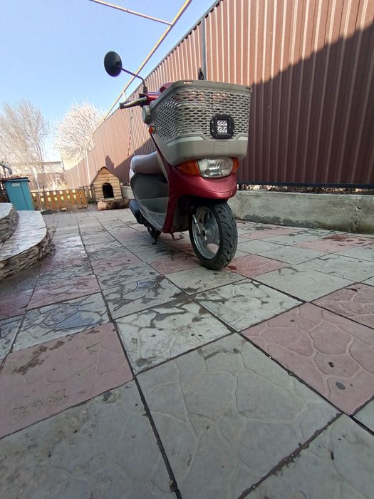 скутер Сузуки с корзиной