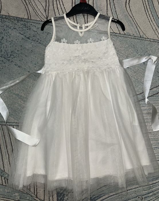 Платье на девочку