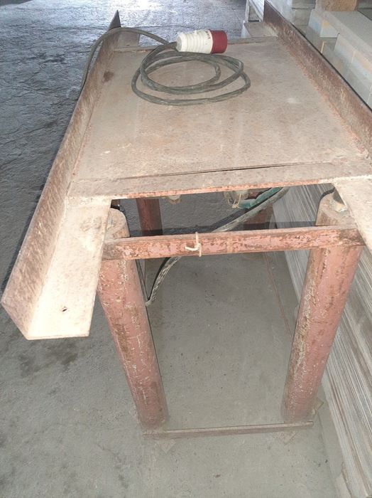 Продам вибростол универсальный.