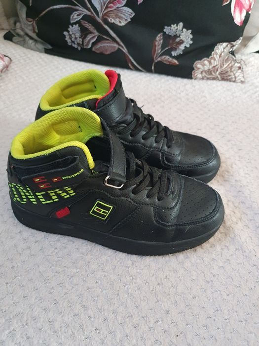 Vând adidasi măsură 34, stare f buna