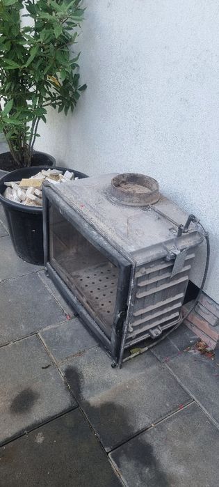 Șemineu cu lemne utilizat dar in stare bună