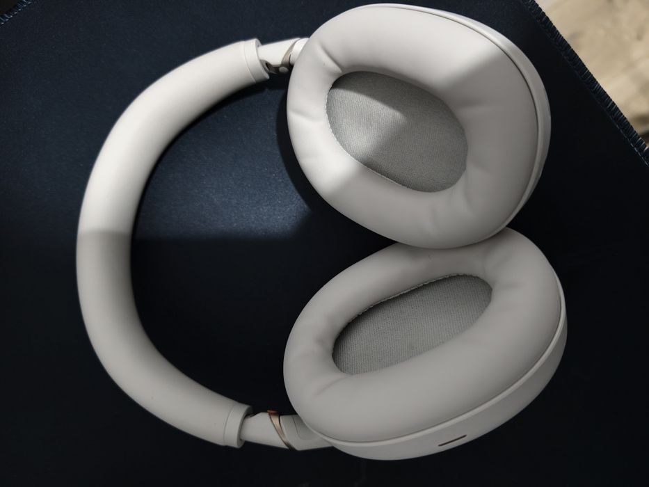 Sony WH-1000XM6 белые