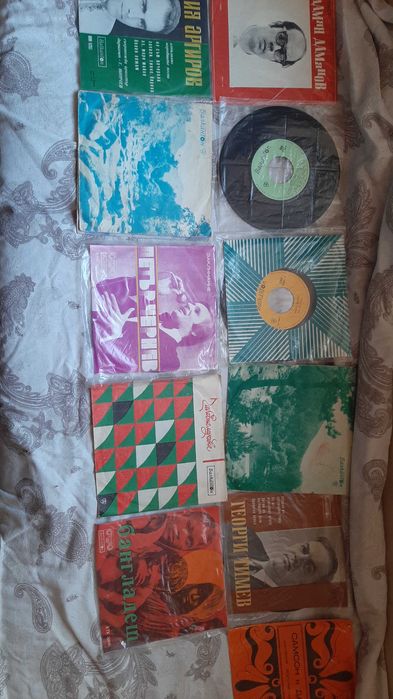 Продавам плочи за грамофон има и малки плочи