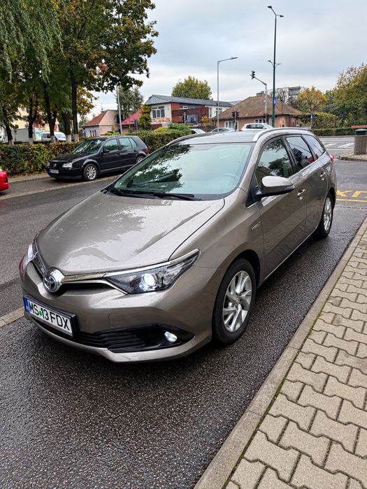 Toyota Auris 2016 1.8 Hybrid + GPL