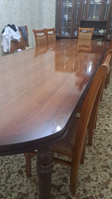 Стол стулья для зала