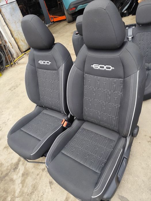 Салон за Фиат 600 Fiat 600 2025година с четирите кори