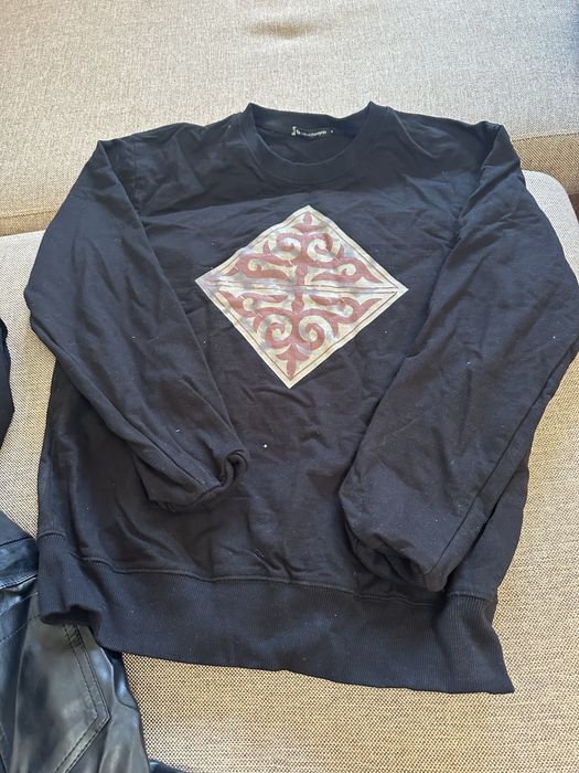 Продаю свитшот ДАРОМ