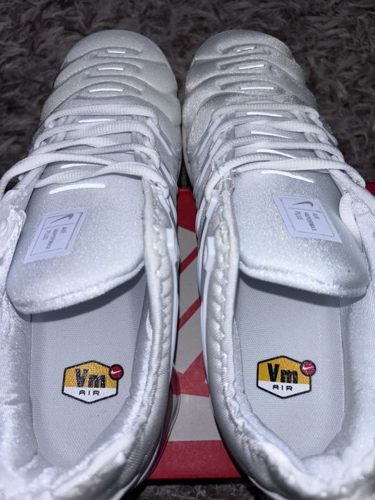 Vapormax plus albi NOI, marimea 46!!