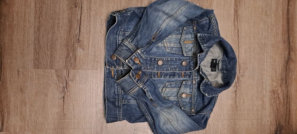 Продавам лот от дрехи за момче.