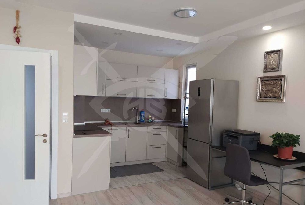 Продава се Тристаен апартамент в Варна, Бриз - 100 кв.м за 2350 €/кв.м - Снимка #1