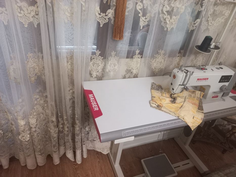 Электрическая швейная машинка новая