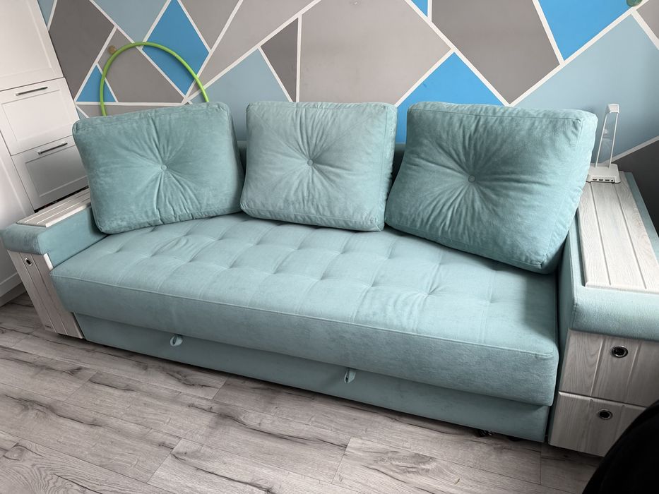 Продам Большой диван б.у