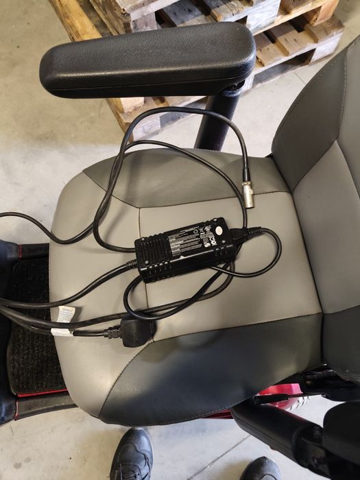 Електрическа количка четириколка