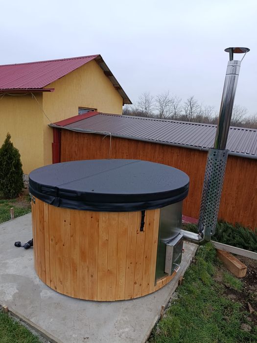 Ciubar  jacuzi de fibra de sticla cu soba integrata,în Cluj Napoca