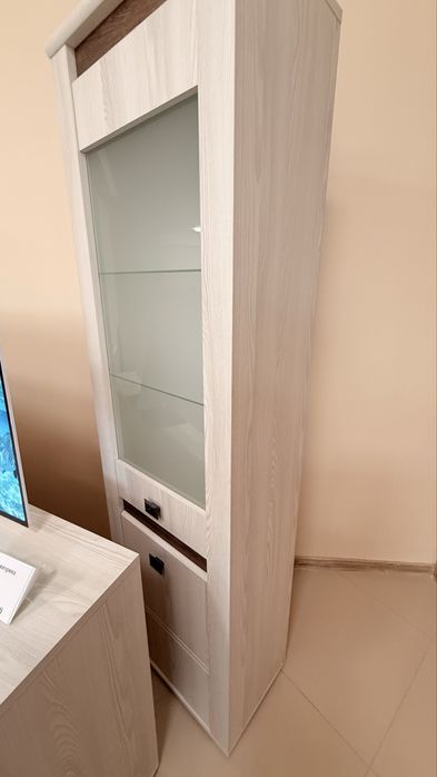 Продам сервант новый