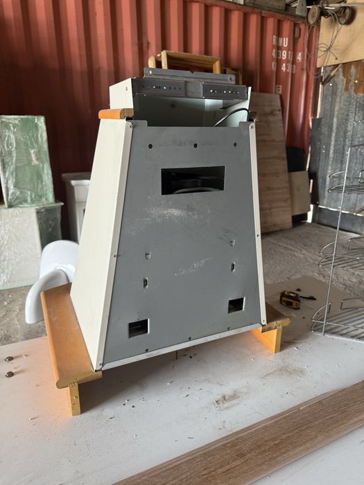 Вытяжка продается.