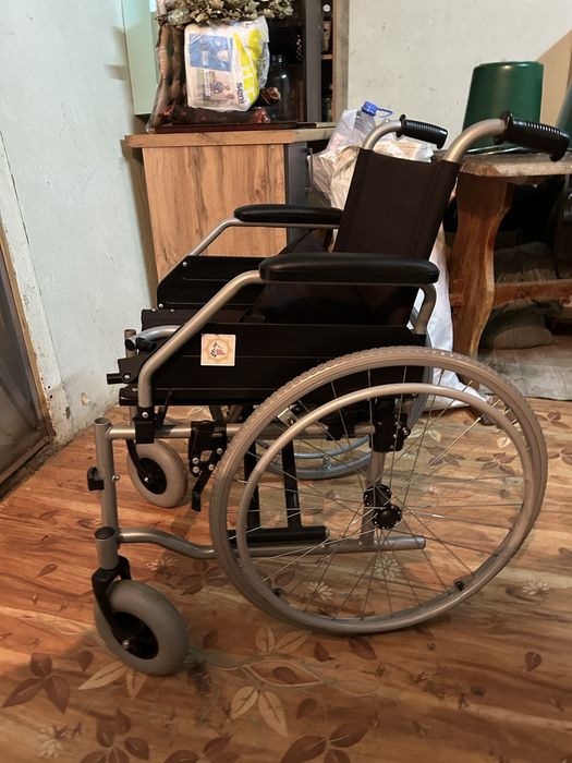 Продам инвалидную коляску