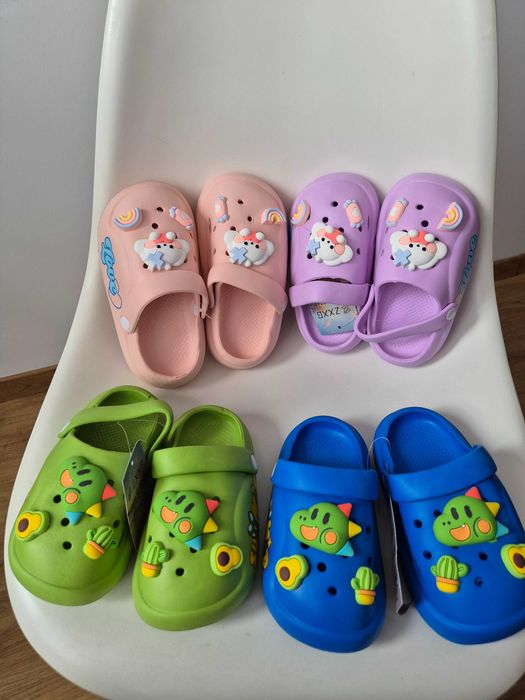 Set papuci copii crocs cu jibbitz