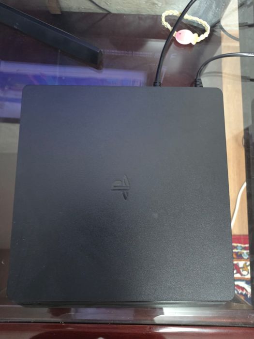 PS4 продается. Цена 100000. Торг