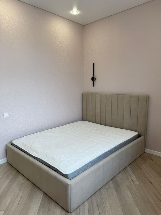 Продам кровать с матрасом