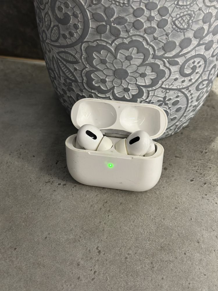 Air pods pro- 3 гр. Ямбол Изток • OLX.bg