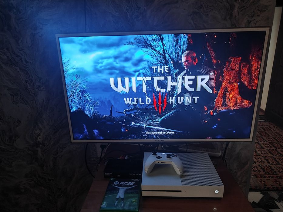 Продается Xbox One S