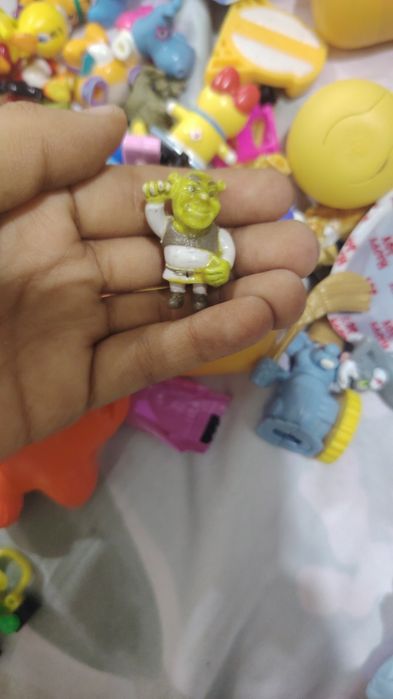 Игрушки киндера из прошлых и новых