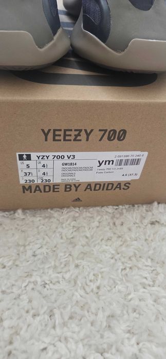 Adidas Yeezy 700 V3,originali,marimea 37 1/3,culoare roz cu gri,noi,cu eticheta