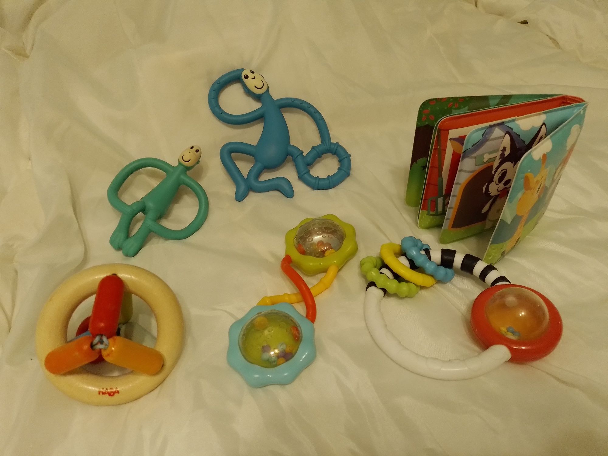 6 jucării bebe Baneasa • OLX.ro