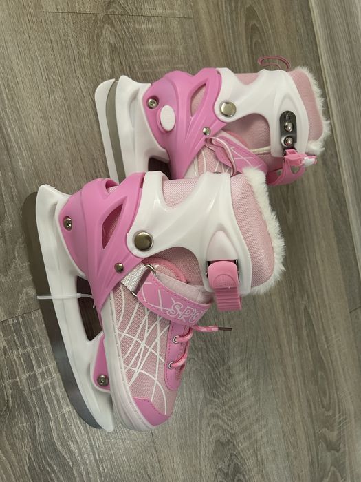 Продаю коньки розовые.