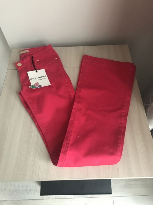 Джинсы One moreТурция 30 размера. Цвет фуксия длина 116, талия 76